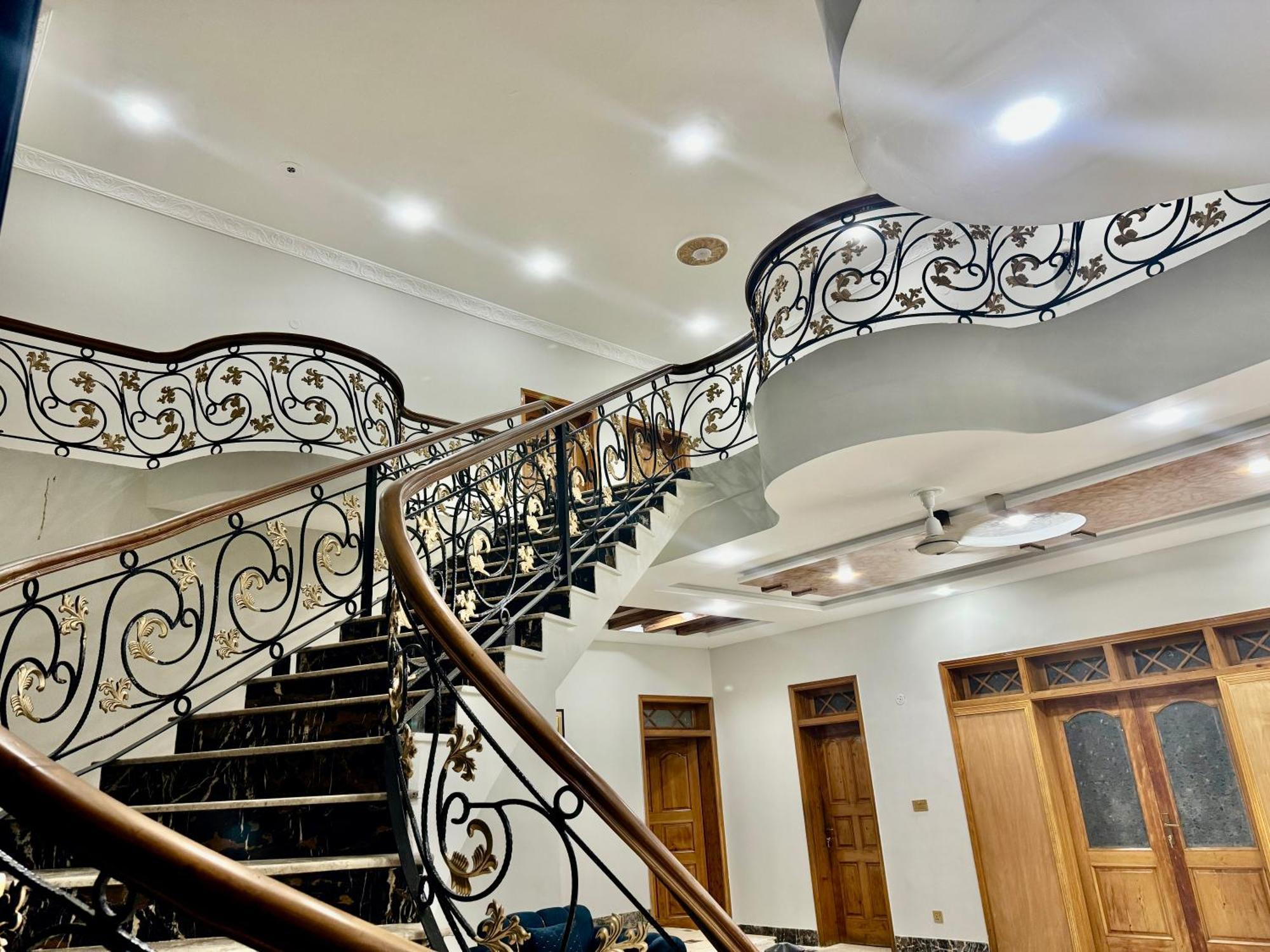 Royal Executive Inn Guest House Islamabad Exterior photo